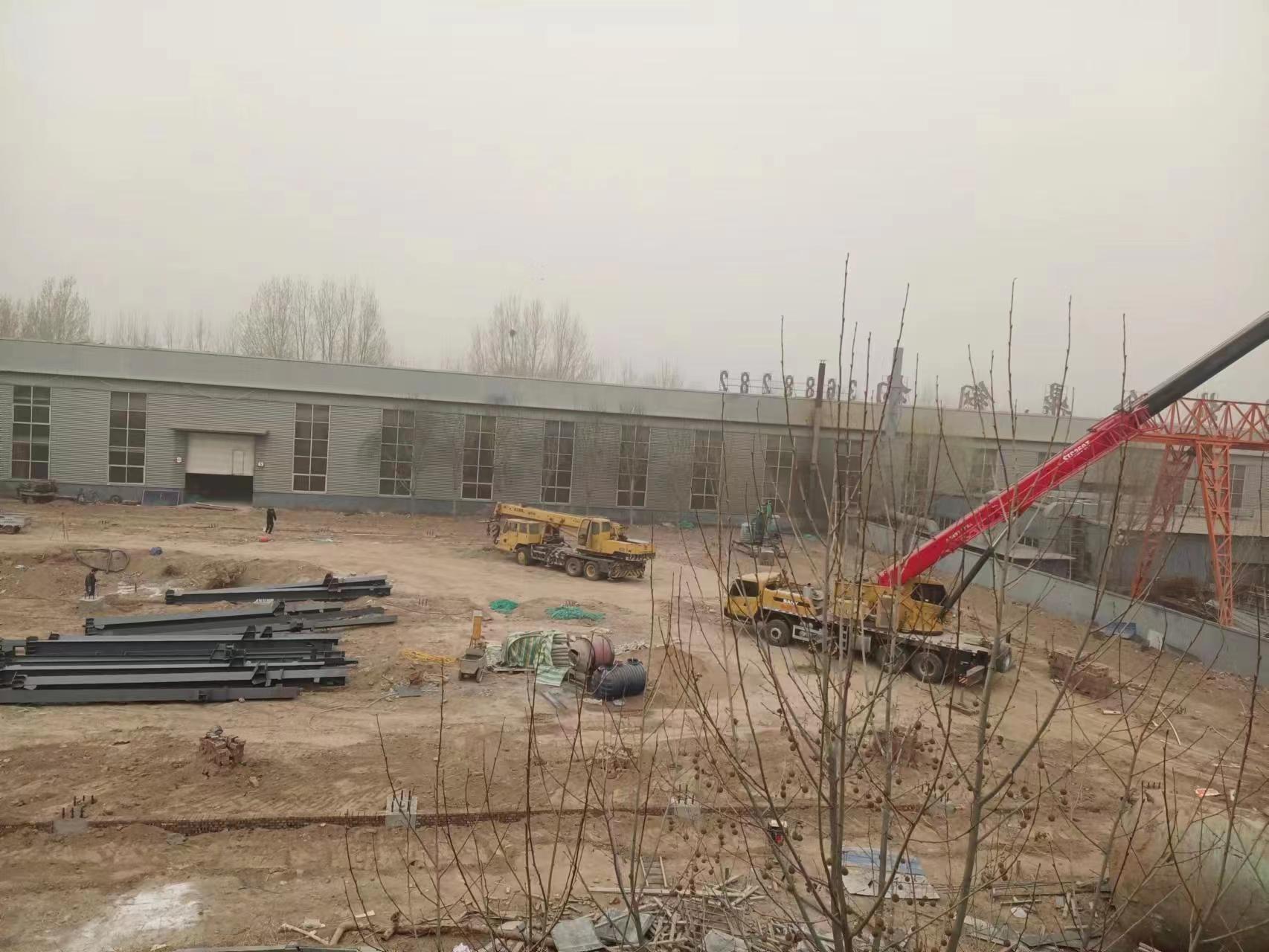 鋼柱進(jìn)場(chǎng).jpg