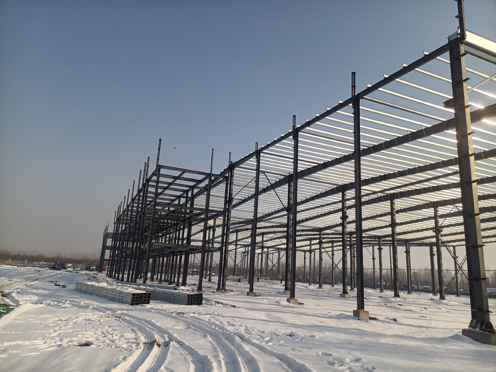 鋼結構，鋼結構工程，衡水鋼結構廠家，鋼結構加工廠，鋼結構車間，金鼎鋼構，雪地里的工地