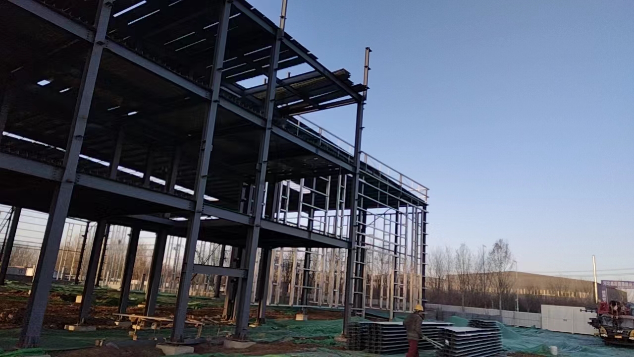 三層鋼結構辦公樓骨架 衡水鋼結構   鋼結構廠房  鋼結構辦公   鋼結構框架.jpg