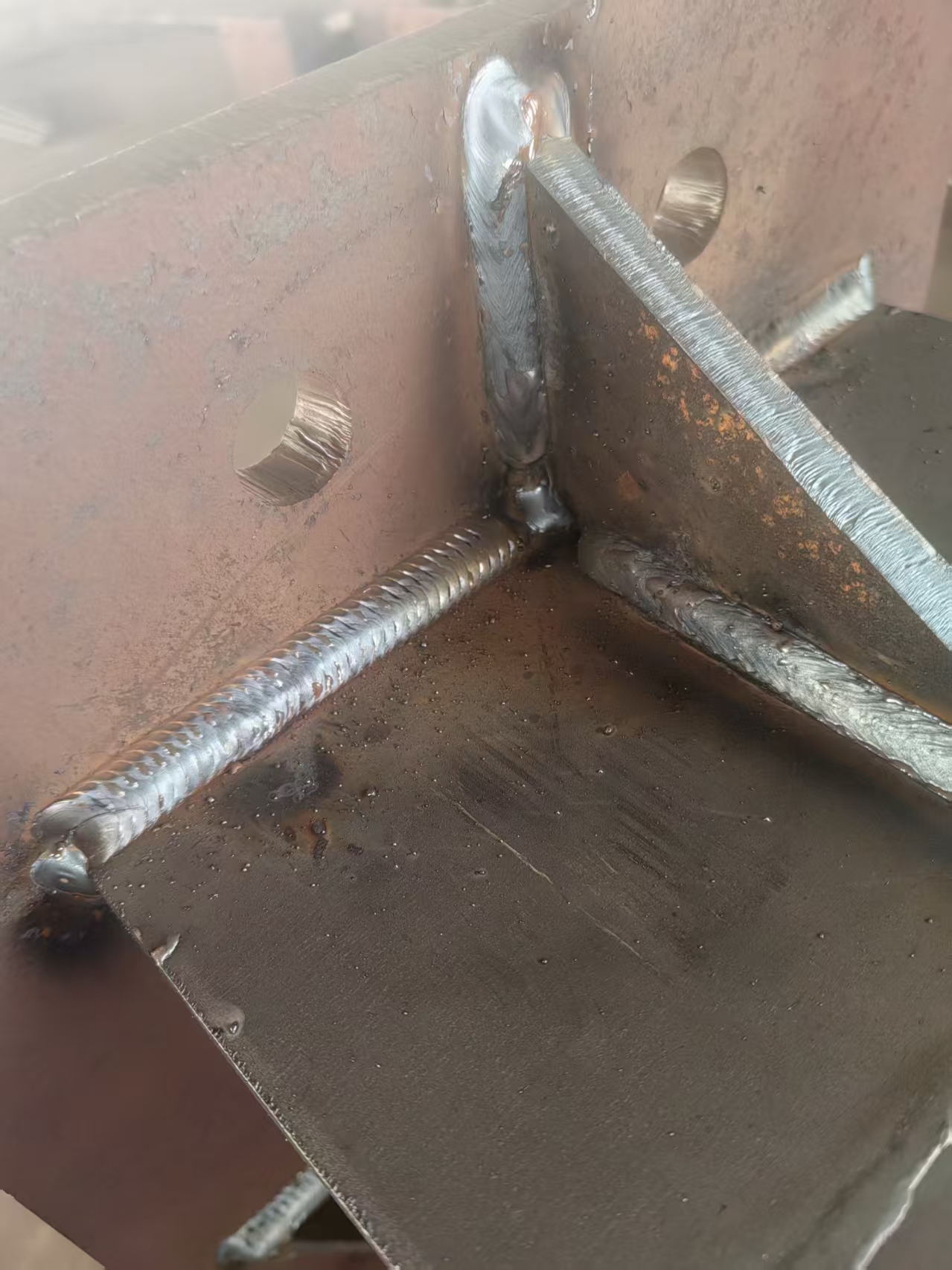 衡水鋼結(jié)構(gòu)加工、機(jī)械手自動(dòng)化焊接加工、鋼結(jié)構(gòu)加工13131801767、衡水金鼎鋼構(gòu)、焊縫、鋼構(gòu)焊接加工、焊接加工訂單、焊接加工13131801767